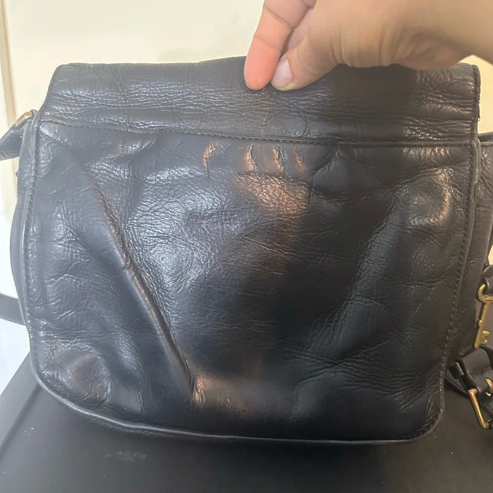 VTG FOSSIL Crossbody Saddle Bag Black Leather Gold Key Flap Closure Size 9x8x2